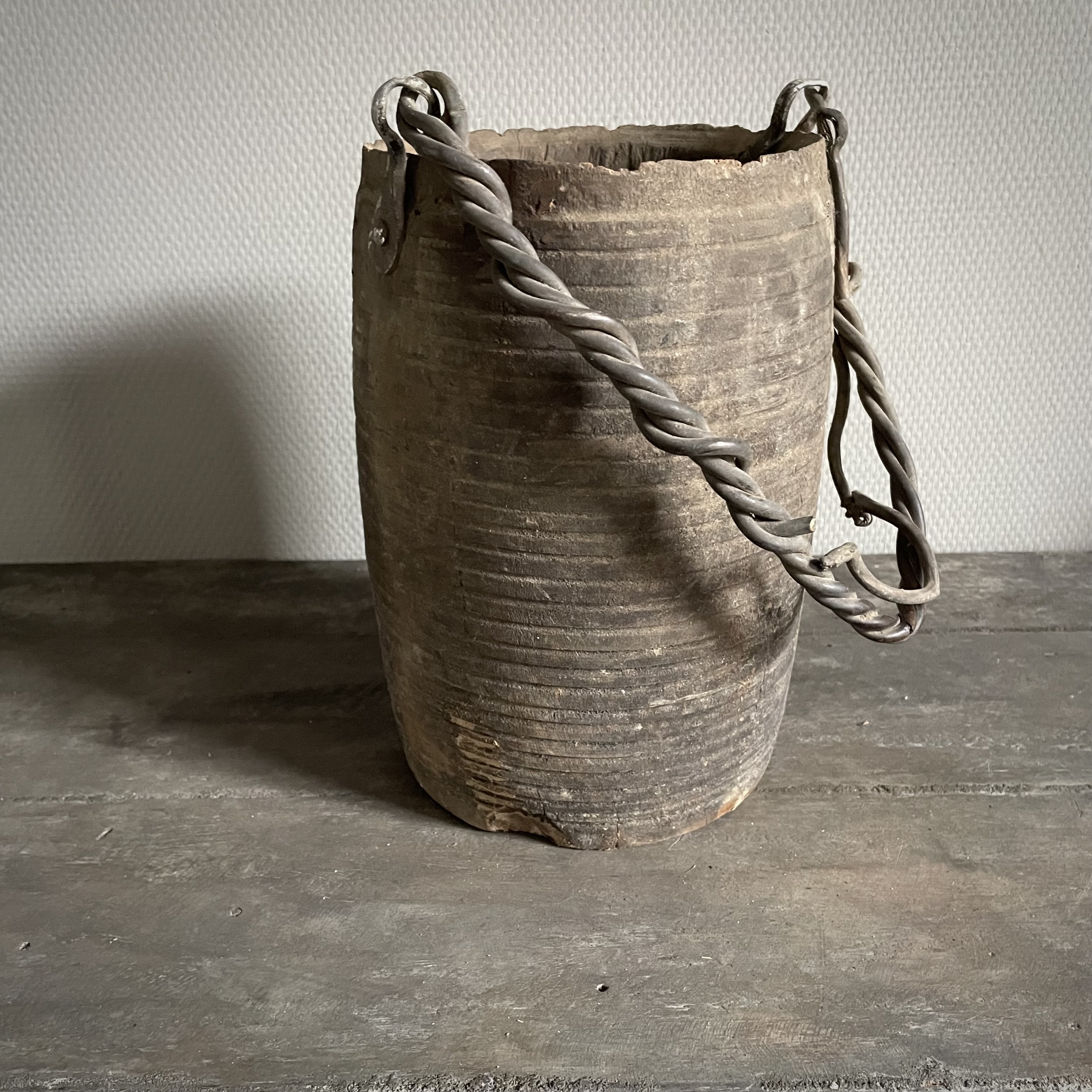 Oude Nepalese pot  NR133 (H 30 cm)