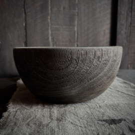 Vergrijsde houten kom/ bowl ( Dia 19 cm.)