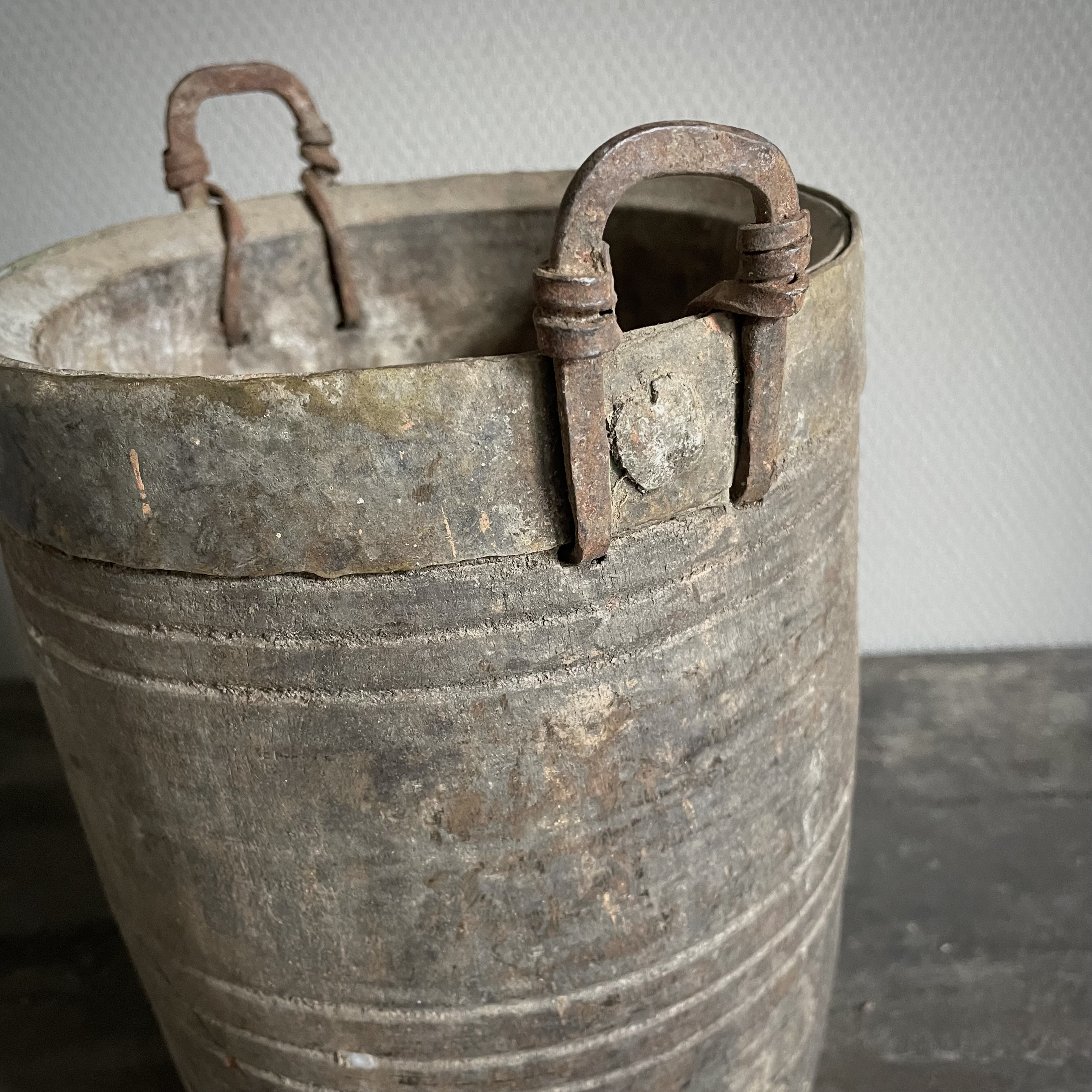 Oude Nepalese pot  NR134 (H 27 cm)