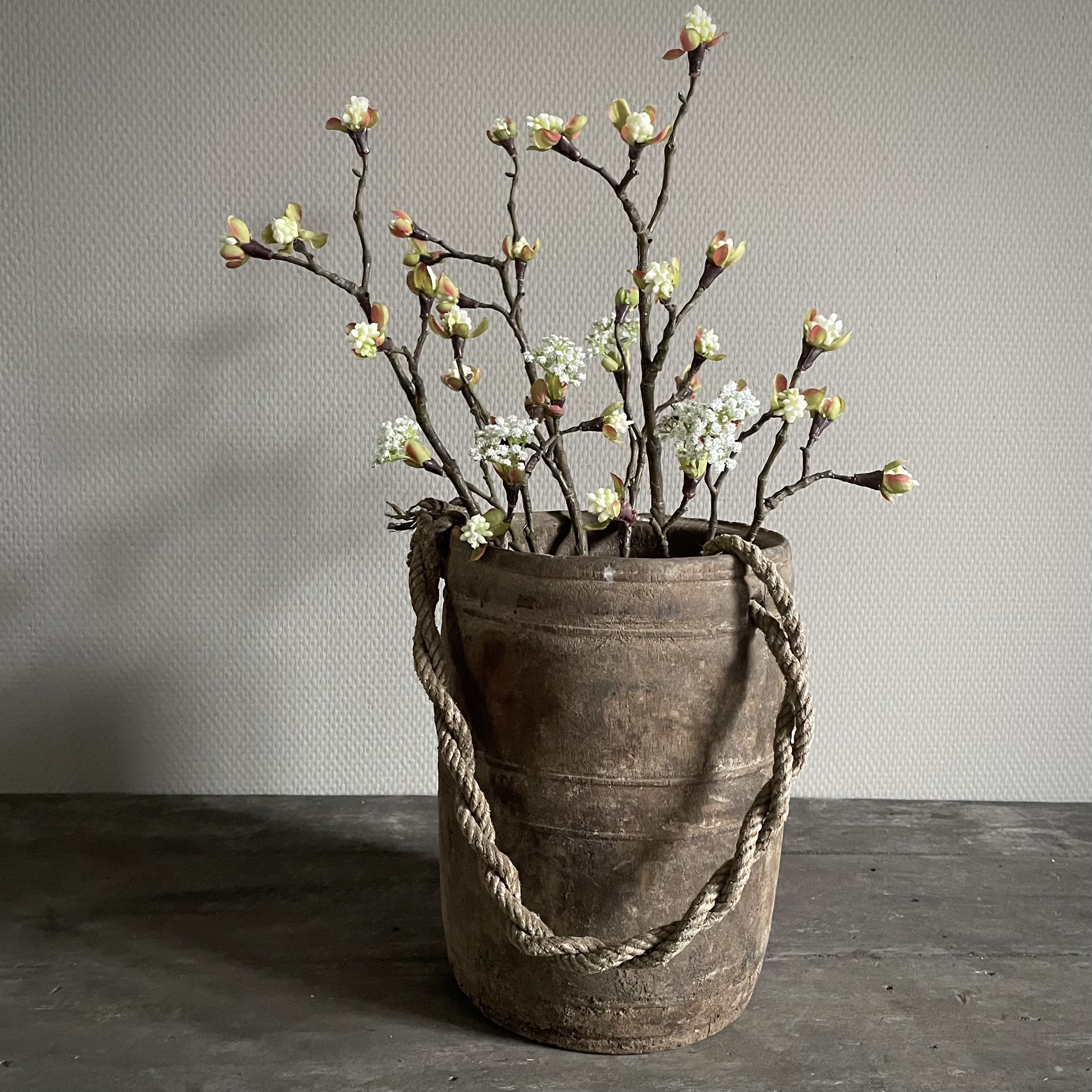 Oude Nepalese pot  NR131 (H 25 cm)