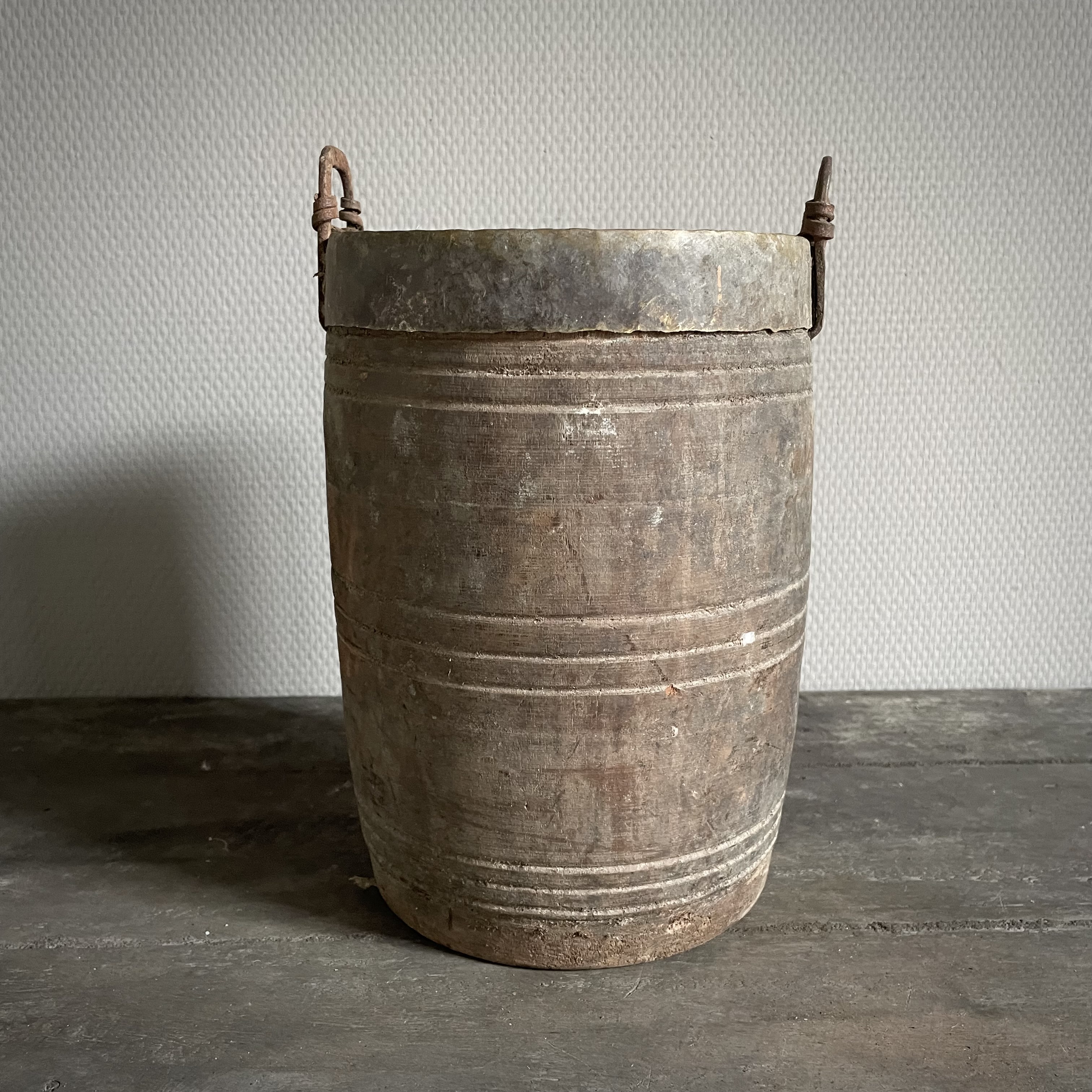 Oude Nepalese pot  NR134 (H 27 cm)