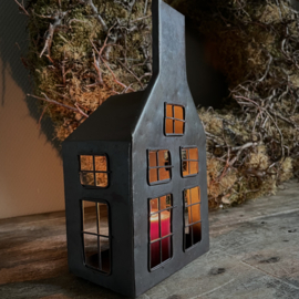 Metalen gevel huisje (H 25 cm.)