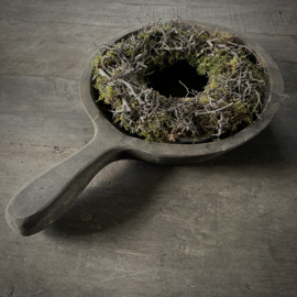 Vergrijsde houten schaal ( L 45,5 cm.)