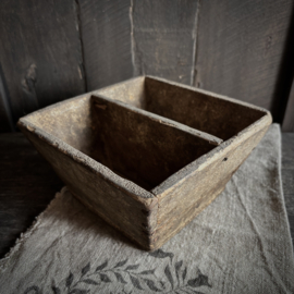 Oud houten bakje ( L 18,5 cm)