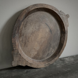 Oude verweerde  Chapati schaal 'Nr 86' ( L 48,5 cm)