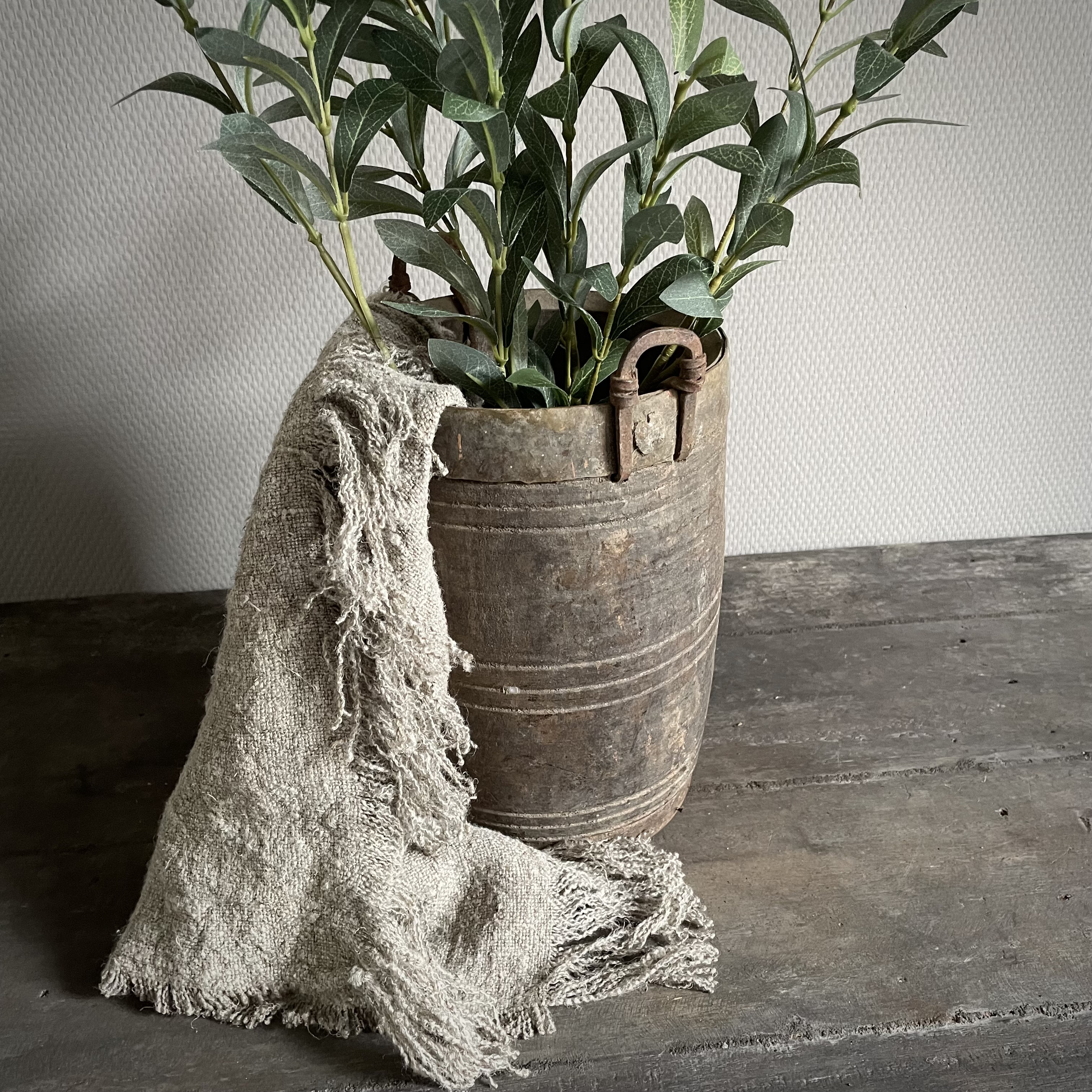 Oude Nepalese pot  NR134 (H 27 cm)