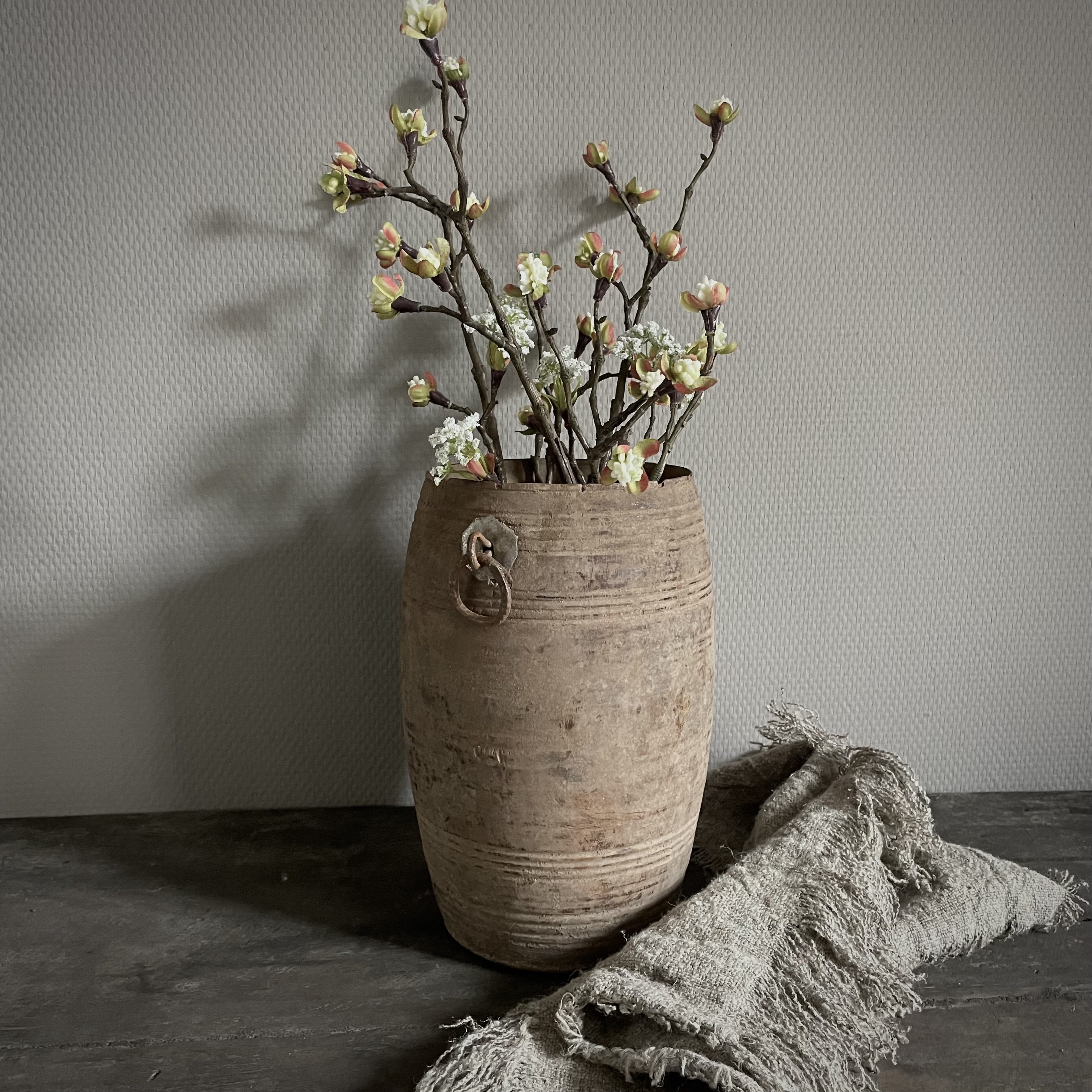 Oude Nepalese pot  NR135 (H 26,5 cm)
