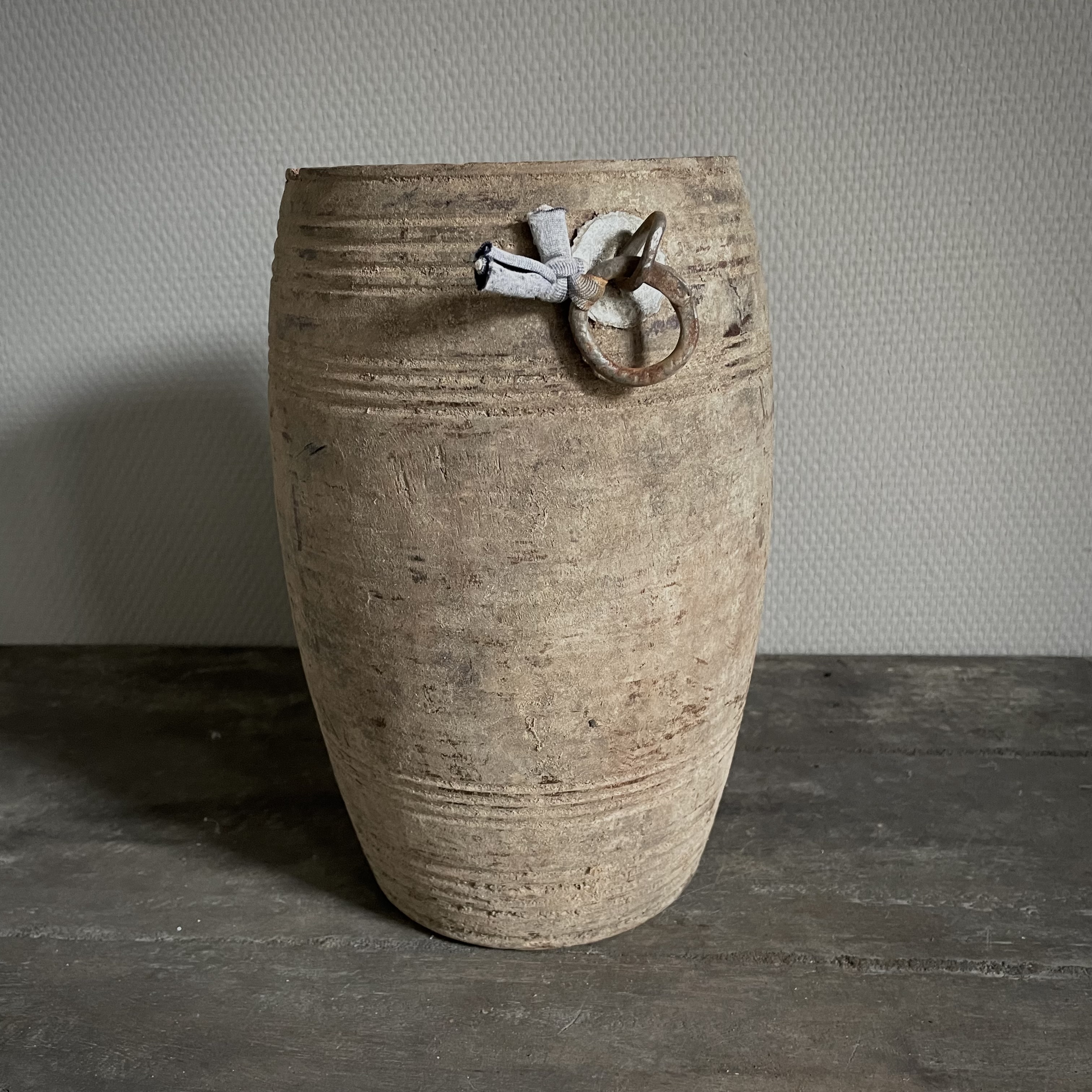 Oude Nepalese pot  NR135 (H 26,5 cm)