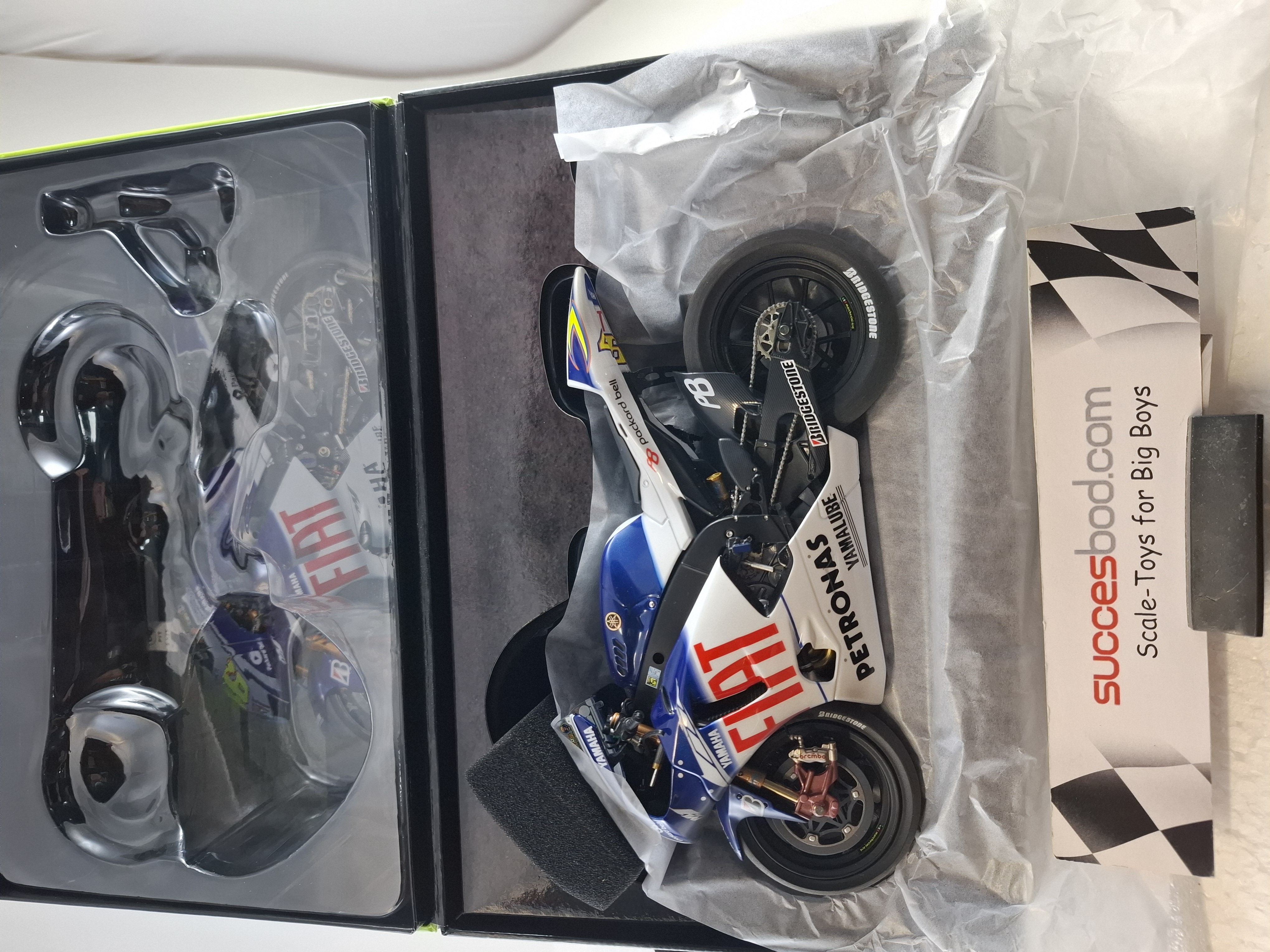 1;12<>YAMAHA YZR-M1  MotoGP2009 "DIRTY" Rossi #46. mc122093246
