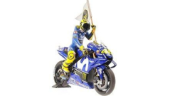 1;12<>SET - YAMAHA YZR-M1 + Figurine ROSSI + Flag Memory Andreas #77- MotoGP 2018 "Catalunya" - mc122183246