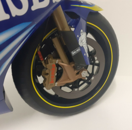 1;04<>  YAMAHA YZR-M1  -GAULOISES -  MotoGP 2004  -  World Champion - Valentino Rossi. mc042043046