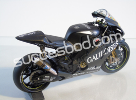 1;12<> YAMAHA YZR-M1 (Tobacco) . MotoGP 2004 "PRE-SEASON TEST"  ROSSI #46