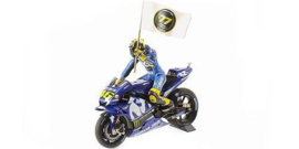 1;12<>SET - YAMAHA YZR-M1 + Figurine ROSSI + Flag Memory Andreas #77- MotoGP 2018 "Catalunya" - mc122183246