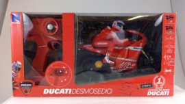 1;09<>DUCATI DESMOSEDICI + FIGURE - MotoGP 2007 World Champion Casey Stoner