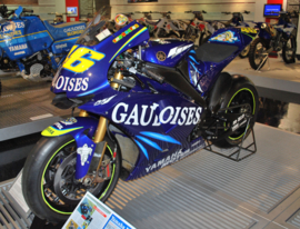1;04<>  YAMAHA YZR-M1  -GAULOISES -  MotoGP 2004  -  World Champion - Valentino Rossi. mc042043046