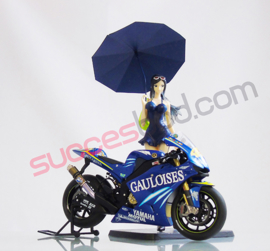 1;12<>FIGURINE YAMAHA GRID GIRL with PLU - MotoGP 2004 (TOBACCO)  art.