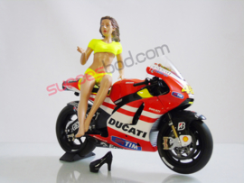 1;12<>FIGURINE PADDOCK GIRL in Yellow  art.