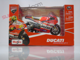 1;18<>SET - MotoGP 2011 - DUCATI GP11 #46 + CREW MAN  set #141