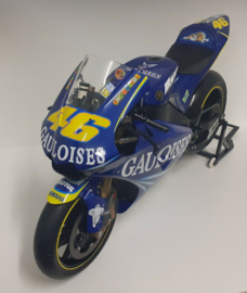 1;04<>  YAMAHA YZR-M1  -GAULOISES -  MotoGP 2004  -  World Champion - Valentino Rossi. mc042043046