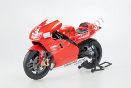 1;12<>YAMAHA YZR 500   MotoGP 2001  Max Biaggi  #3