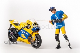 1;12<>SET - YAMAHA  YZRM1 + FIGURINE. MotoGP 2006.  Valentino Rossi #46
