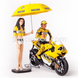 1;12<>SET - YAMAHA YZR-M1 + 2 pcs FIGURINES . MotoGP 2005. ROSSI #46 + GRID GIRL.