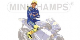 1;12<>Valentino Rossi    MotoGP 2005  "SITTING"  (yellow cap)  mc312050046