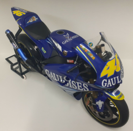 1;04<>  YAMAHA YZR-M1  -GAULOISES -  MotoGP 2004  -  World Champion - Valentino Rossi. mc042043046
