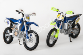 1;12<>SET - 2 bikes YAMAHA YZ 450F  DIRT FLAT TRACK (Italy)  -  Camp + #46  art 12ya46204