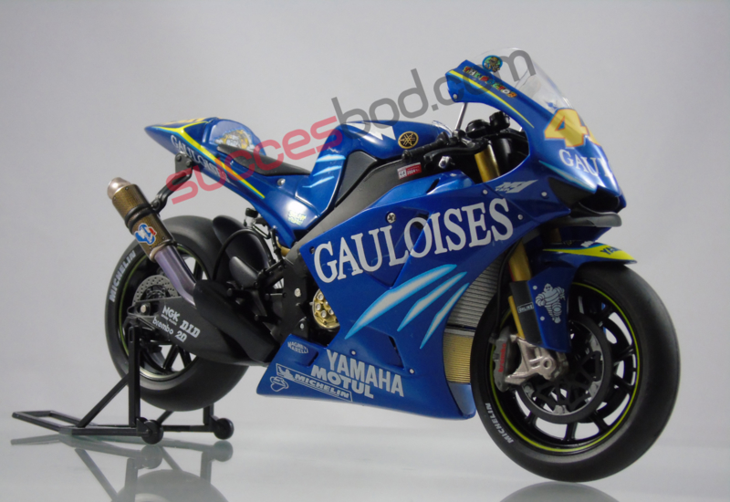 MINICHAMPS VALENTINO ROSSI 1//12 YAMAHA MOTOGP 2005 LIVERY GO!!! WORLD CHAMPION