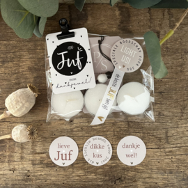 Theelichtjes (3x) met verborgen boodschap! Lieve Juf!