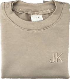 SWEATER met INITIALEN | SAND