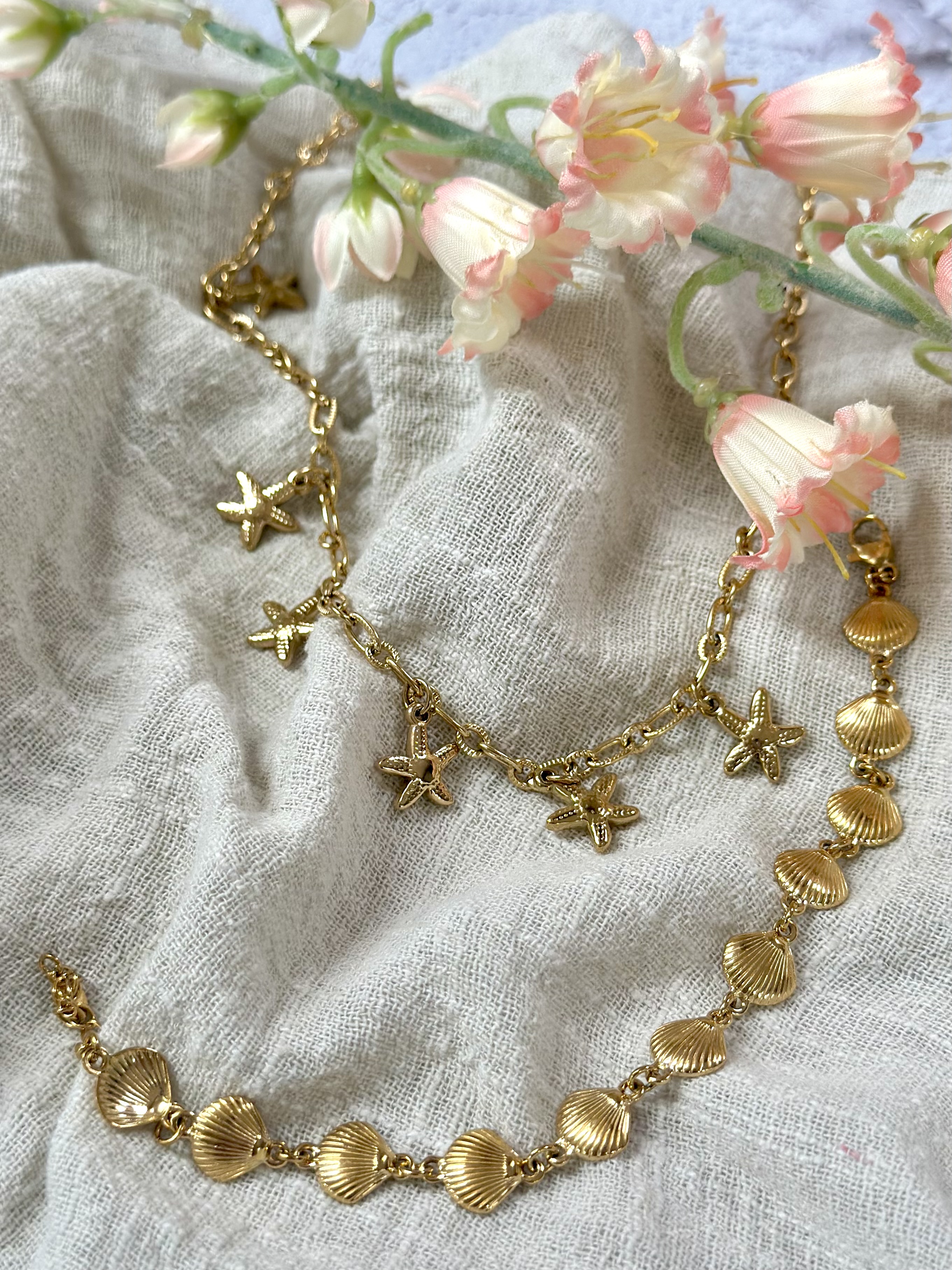 ENDLESS SHELL ARMBAND