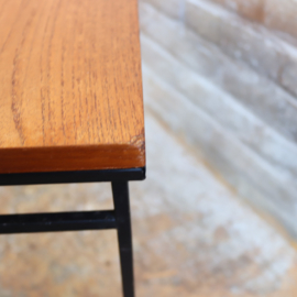 Vintage bijzettafel zwart metaal hout teak