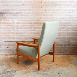 Vintage fauteuil gestoffeerd in groen