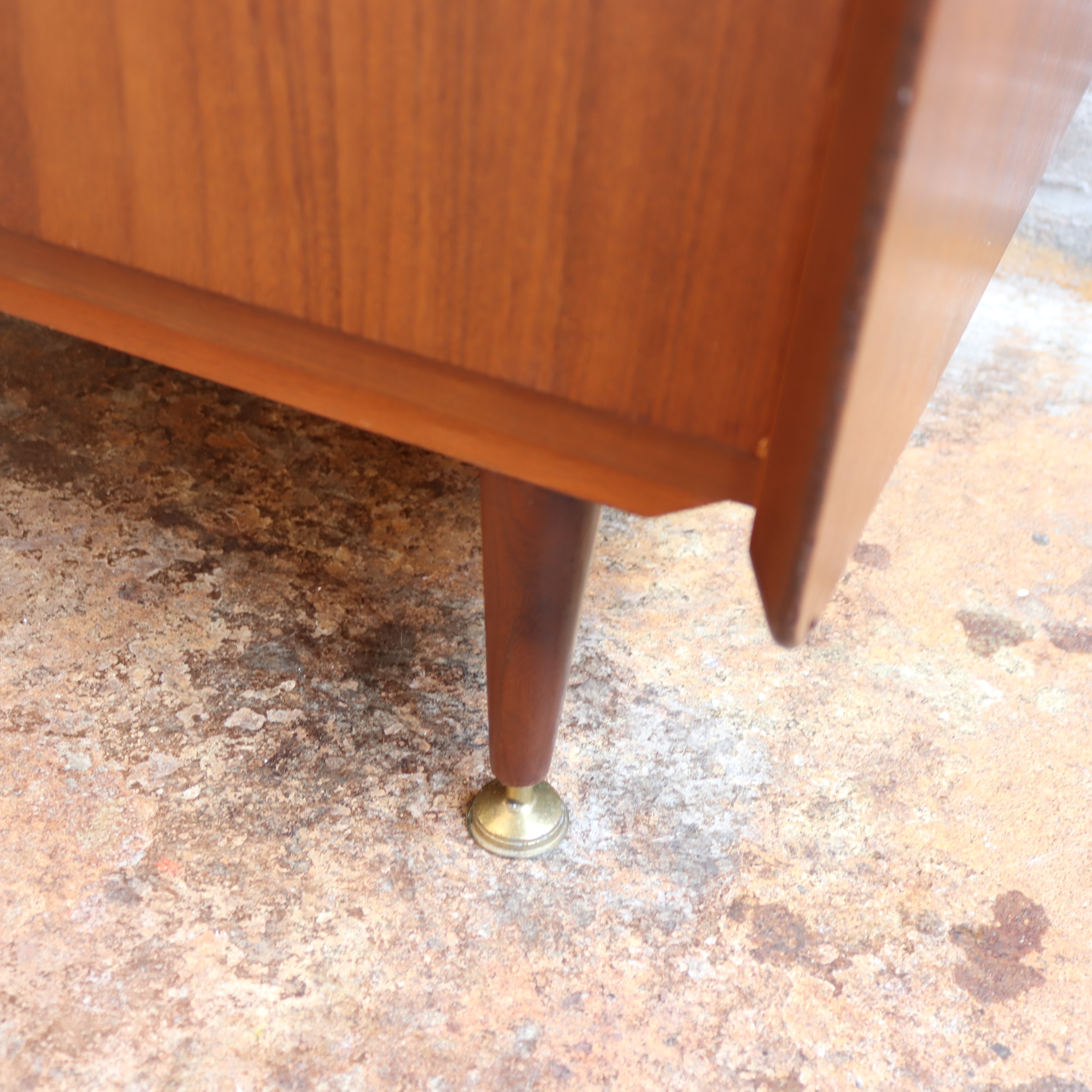 Vintage kledingkast jaren 70 leg planken smal teak design