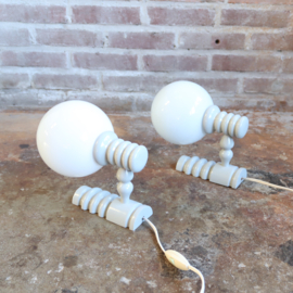 set 2 Vintage wandlampen  witte bollen  jaren 70