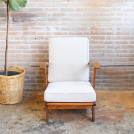 Vintage fauteuil gestoffeerd in wit beige