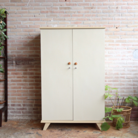 Vintage kledingkast  creme beige