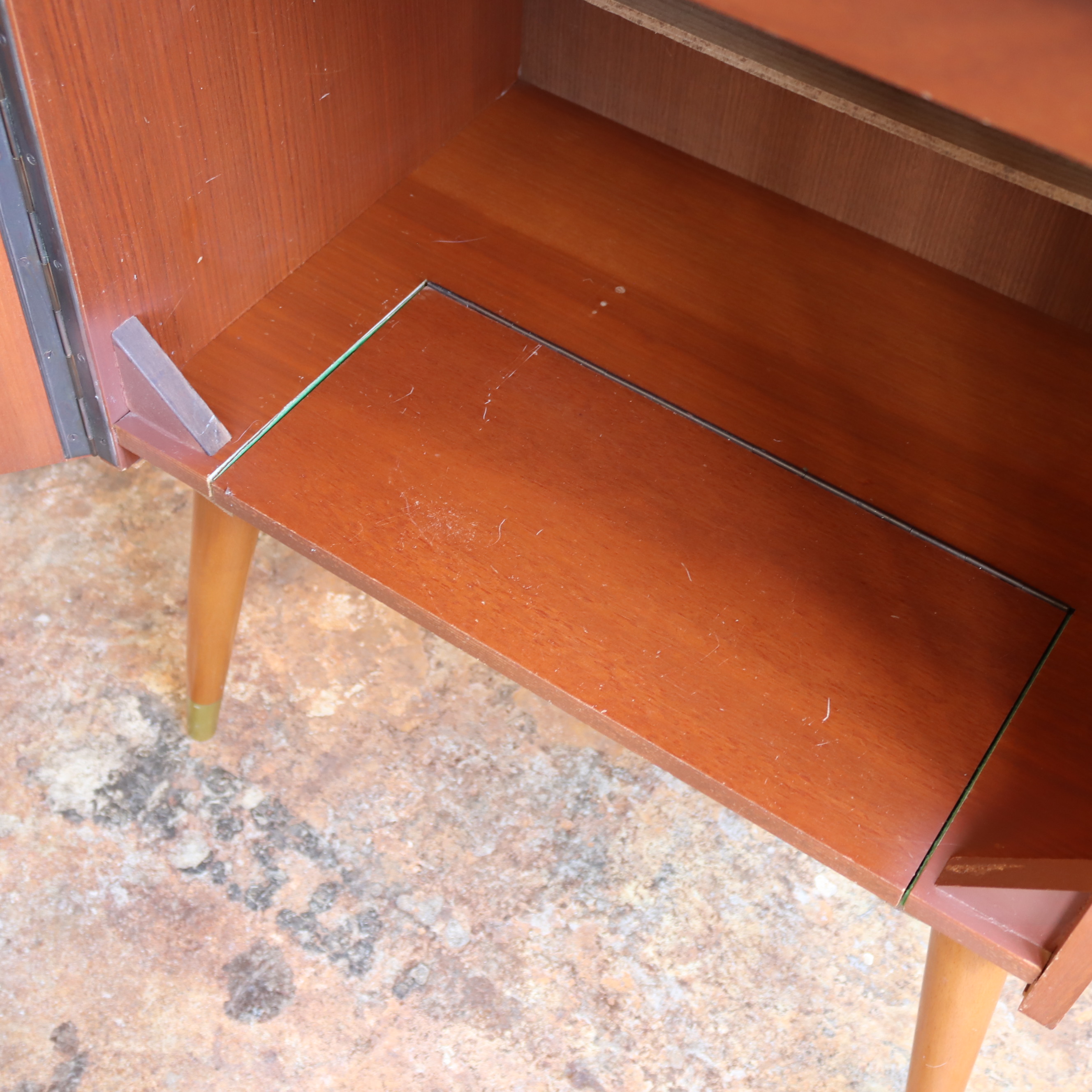 Vintage kast platenspeler (oud naaikastje)