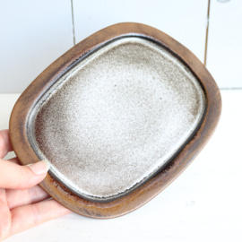 Vintage serveer bordje 70s ceramo bruin wit
