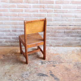Vintage kinderstoeltje oud