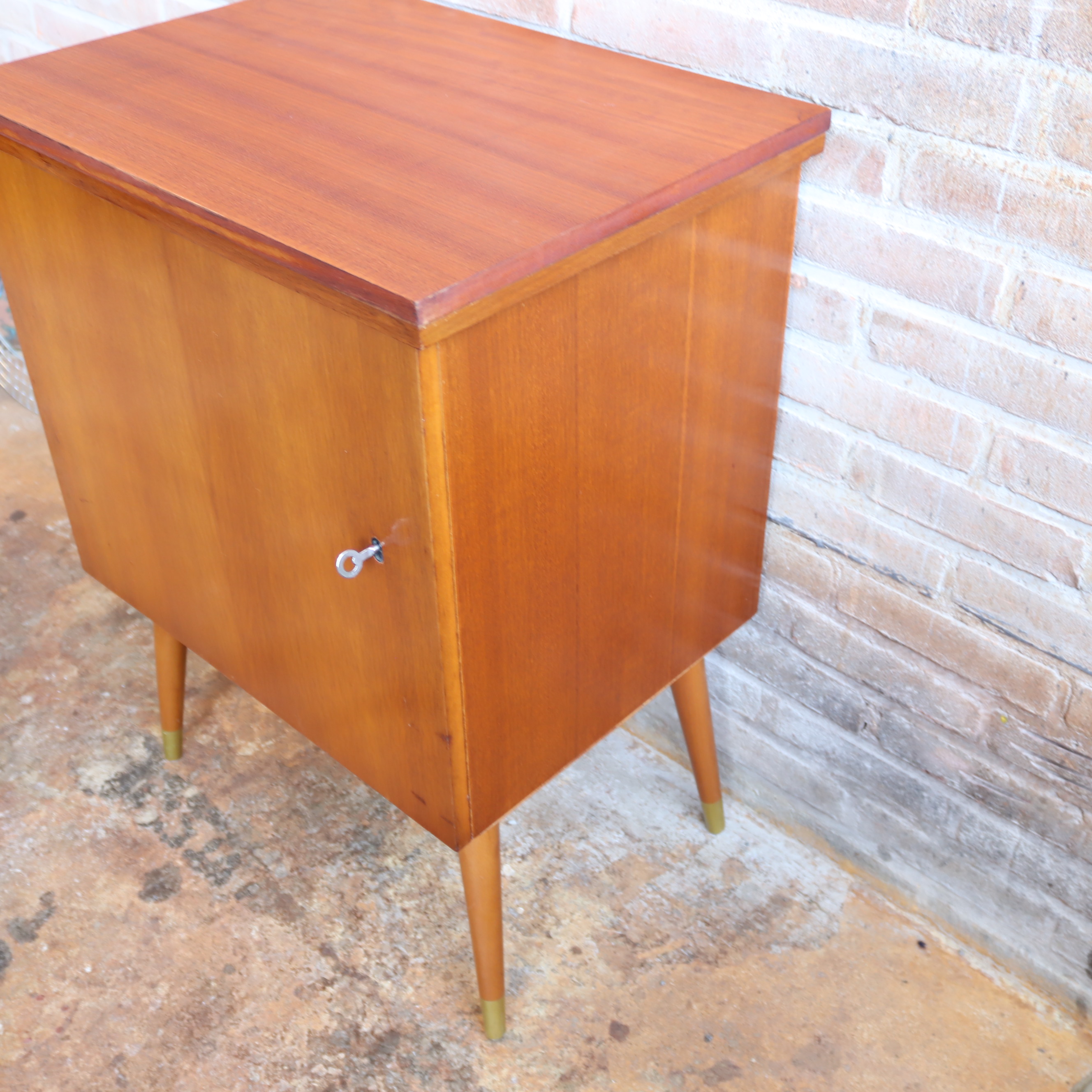 Vintage kast platenspeler (oud naaikastje)