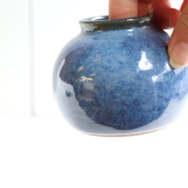Vintage vaasje in blauwe kleur
