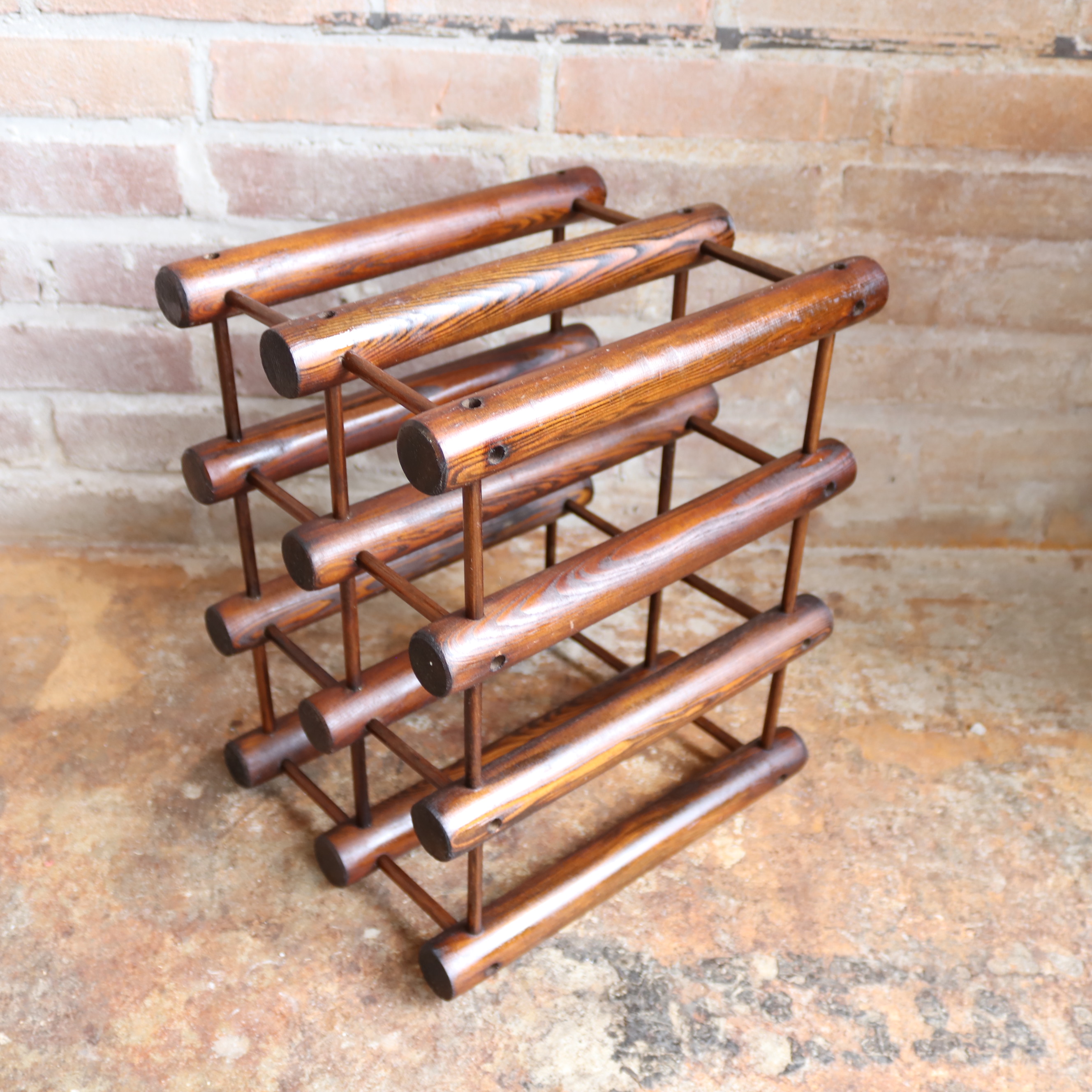 Vintage wijnrek nissen deens design donker