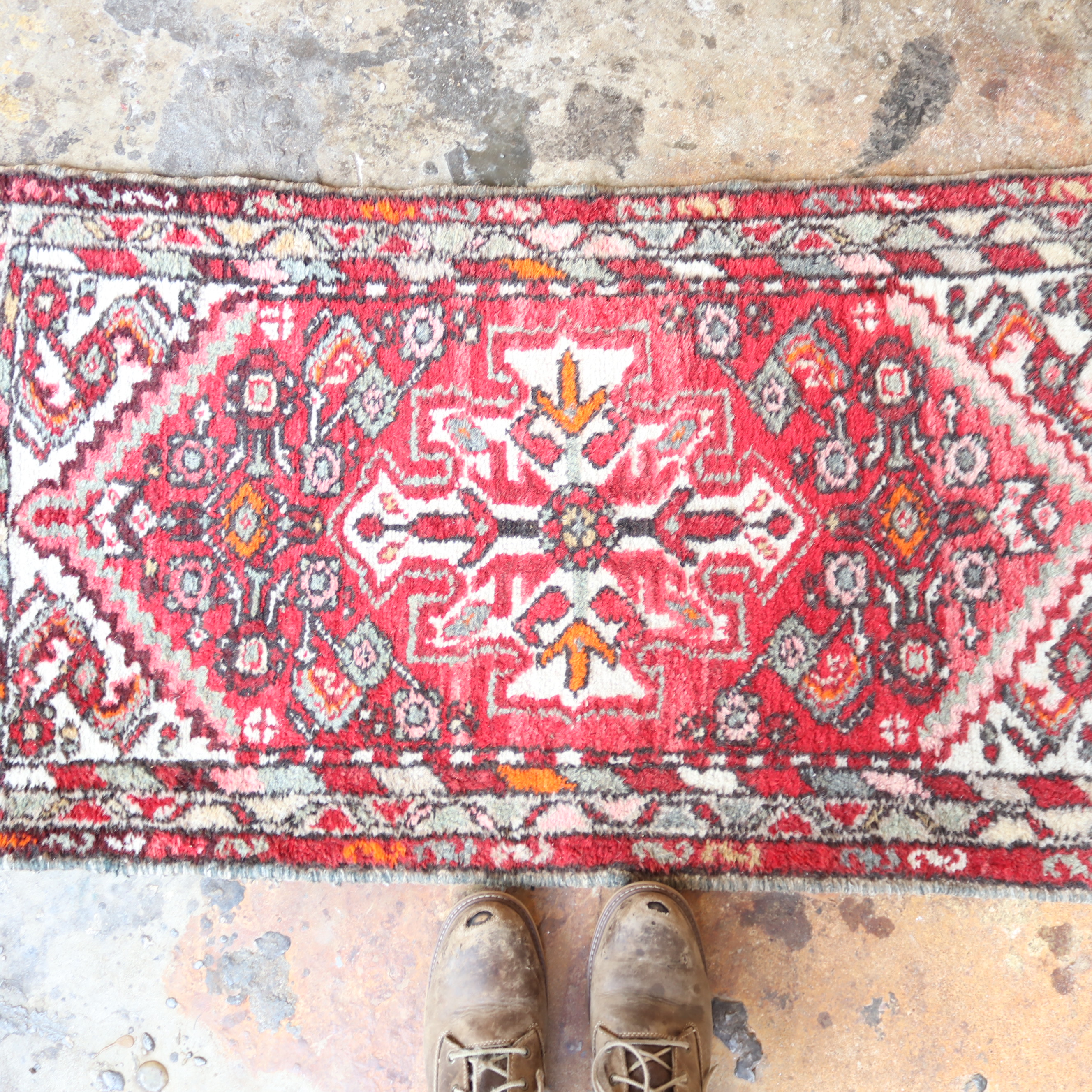 Vintage tapijt roze  118x62 deurmat