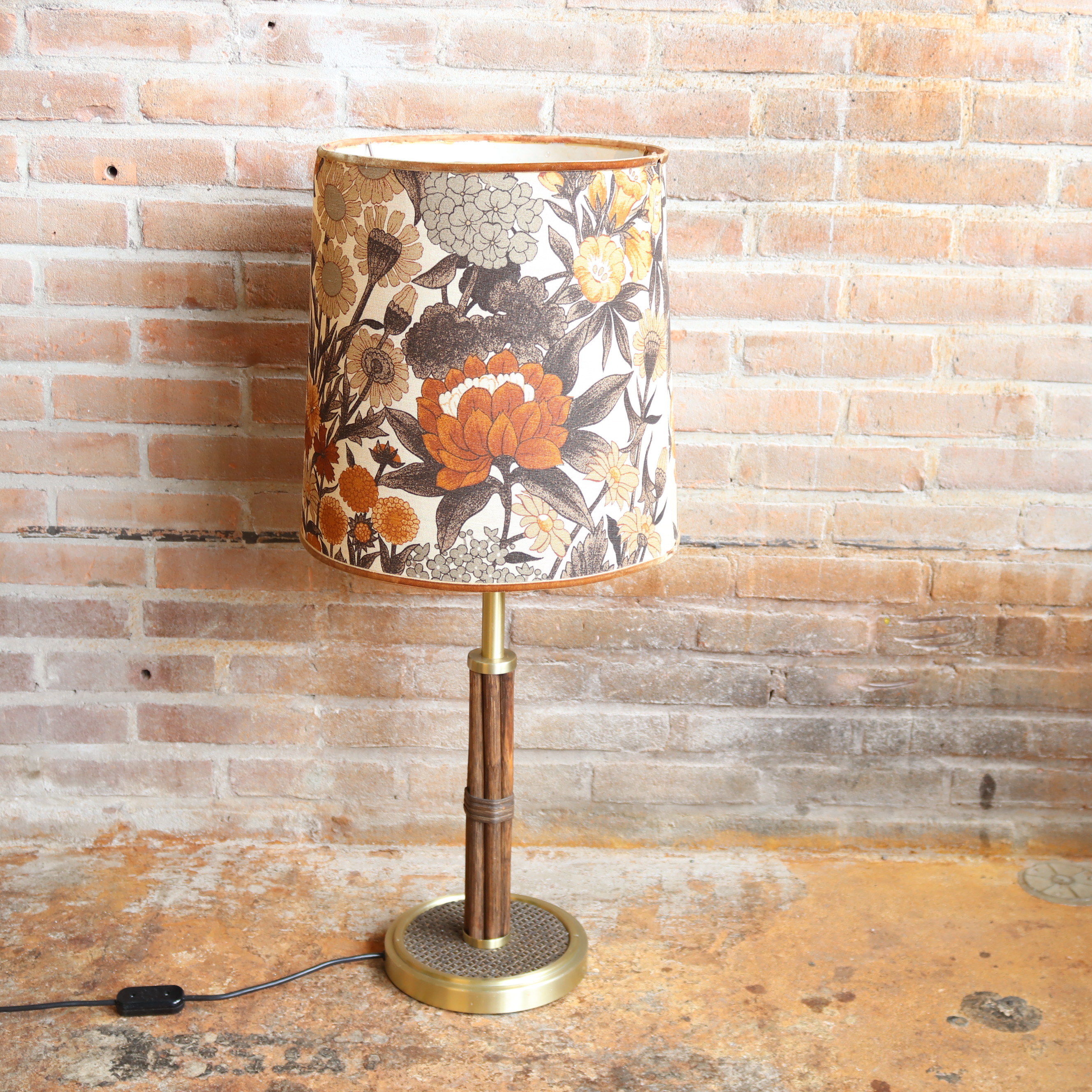 Vintage lamp bloemen retro oranje rotan messing