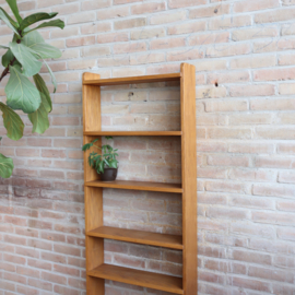 Vintage kast hoog ondiep boekenkast