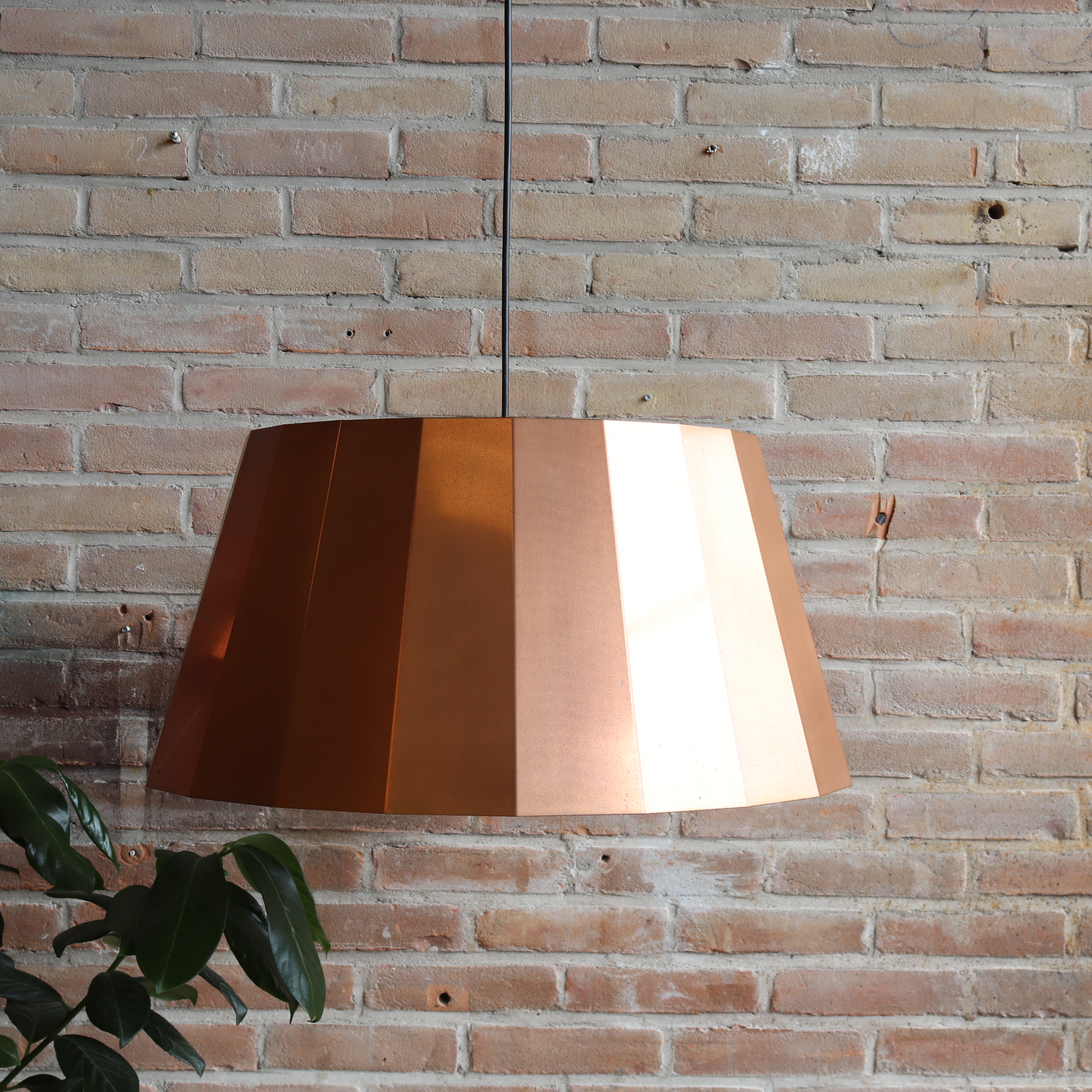 Design lamp Piet Hein Eek koper plisse hanglamp
