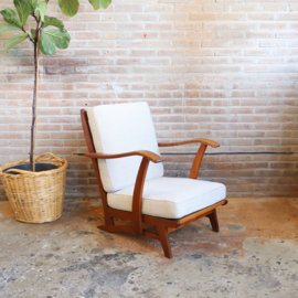 Vintage fauteuil gestoffeerd in wit beige